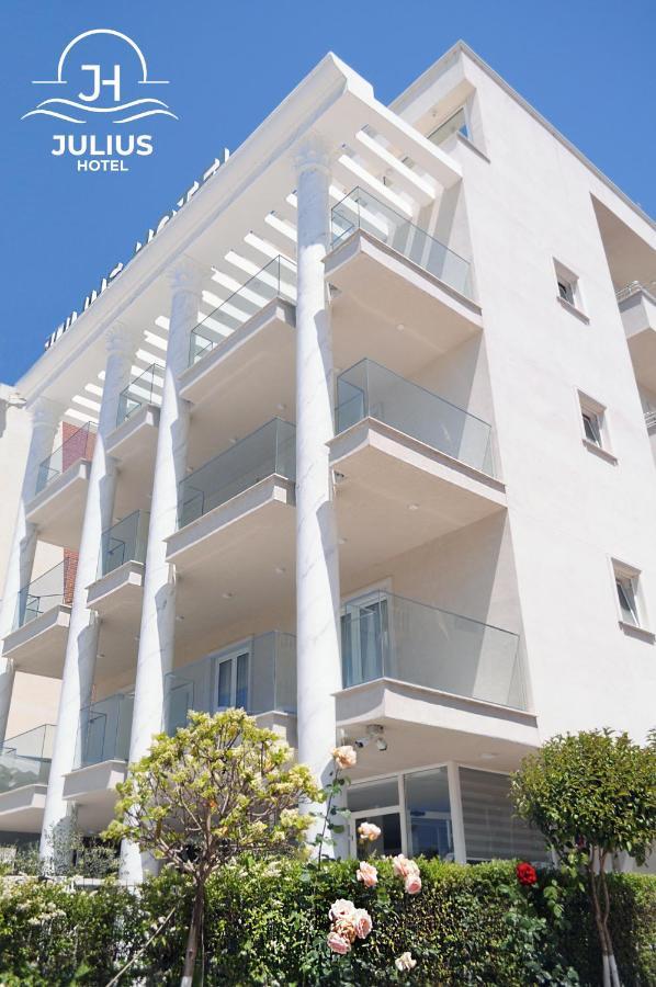 Julius Hotel Golem  Εξωτερικό φωτογραφία