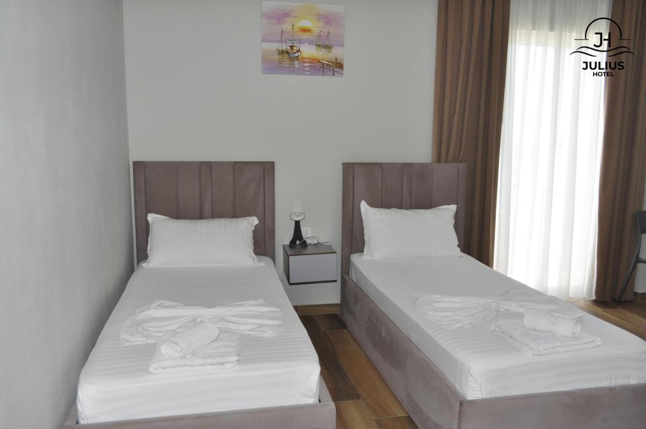 Julius Hotel Golem  Εξωτερικό φωτογραφία