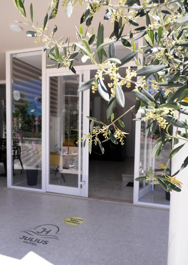 Julius Hotel Golem  Εξωτερικό φωτογραφία