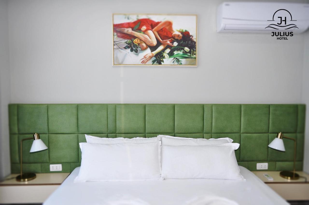 Julius Hotel Golem  Εξωτερικό φωτογραφία
