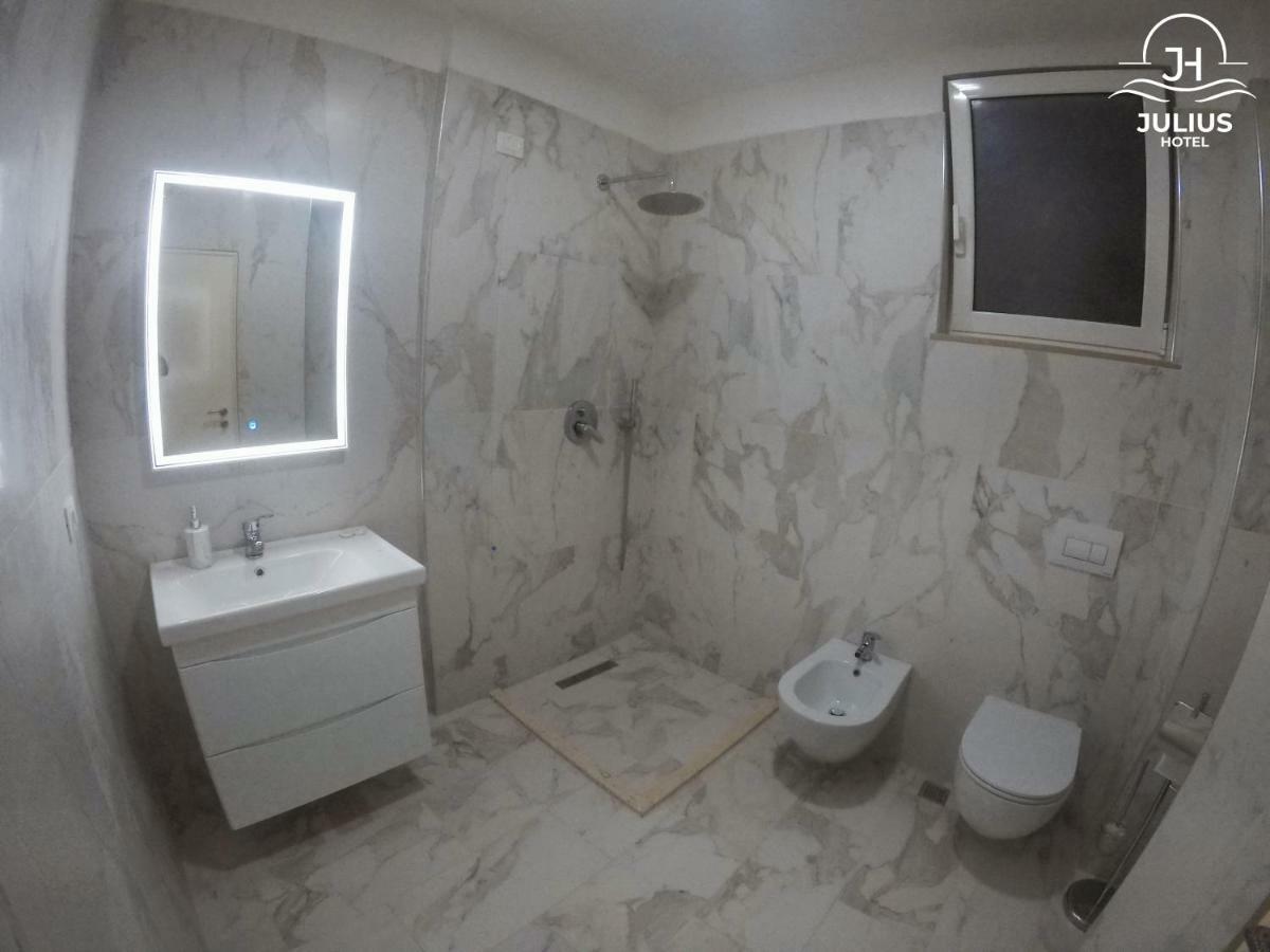 Julius Hotel Golem  Εξωτερικό φωτογραφία