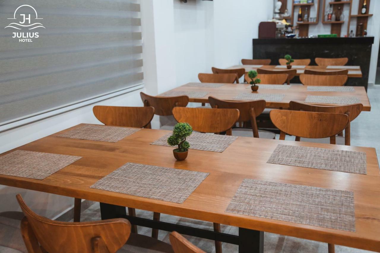 Julius Hotel Golem  Εξωτερικό φωτογραφία