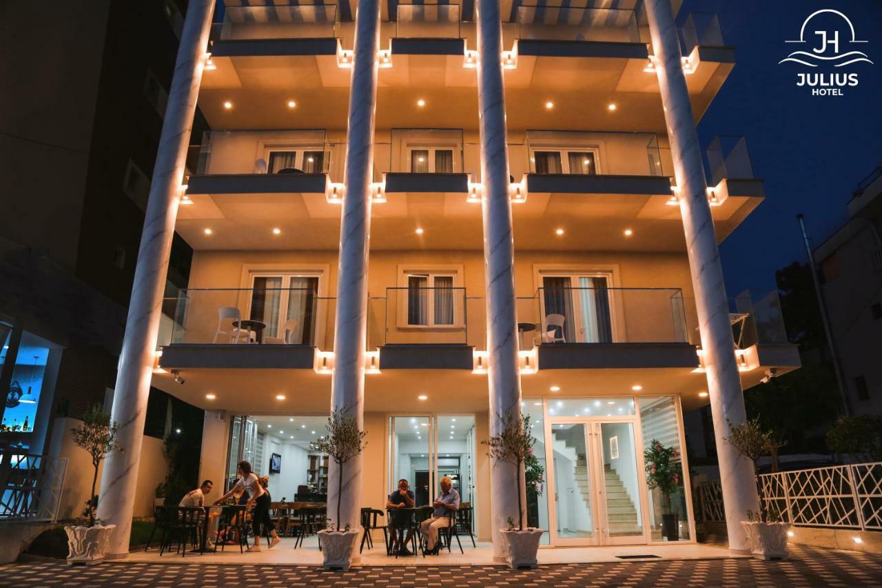 Julius Hotel Golem  Εξωτερικό φωτογραφία