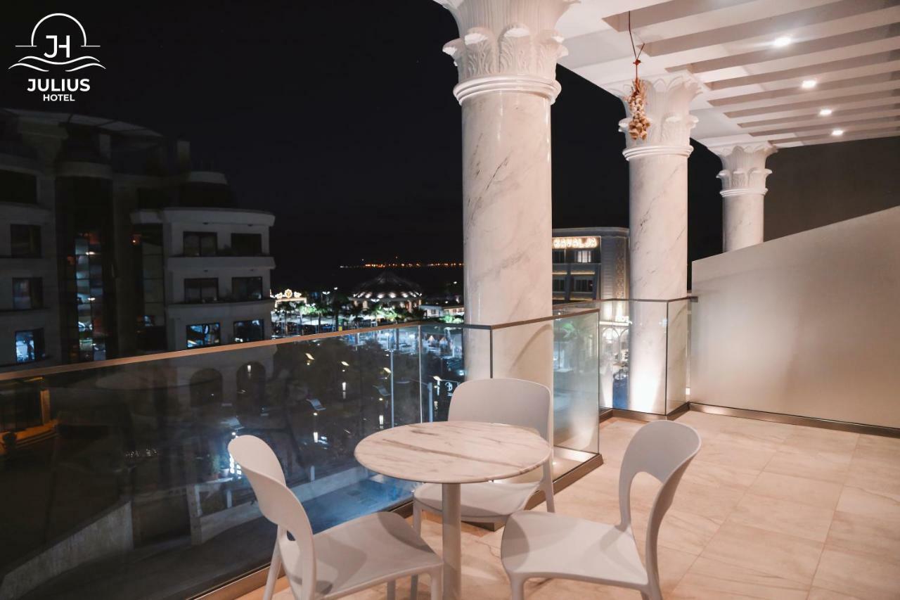 Julius Hotel Golem  Εξωτερικό φωτογραφία