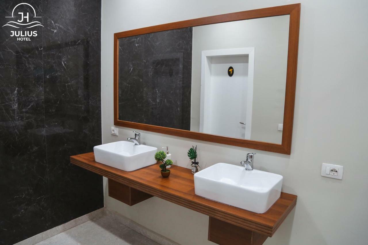 Julius Hotel Golem  Εξωτερικό φωτογραφία