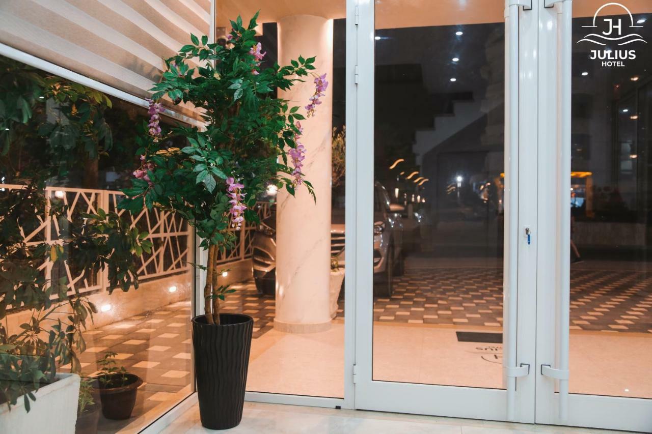 Julius Hotel Golem  Εξωτερικό φωτογραφία
