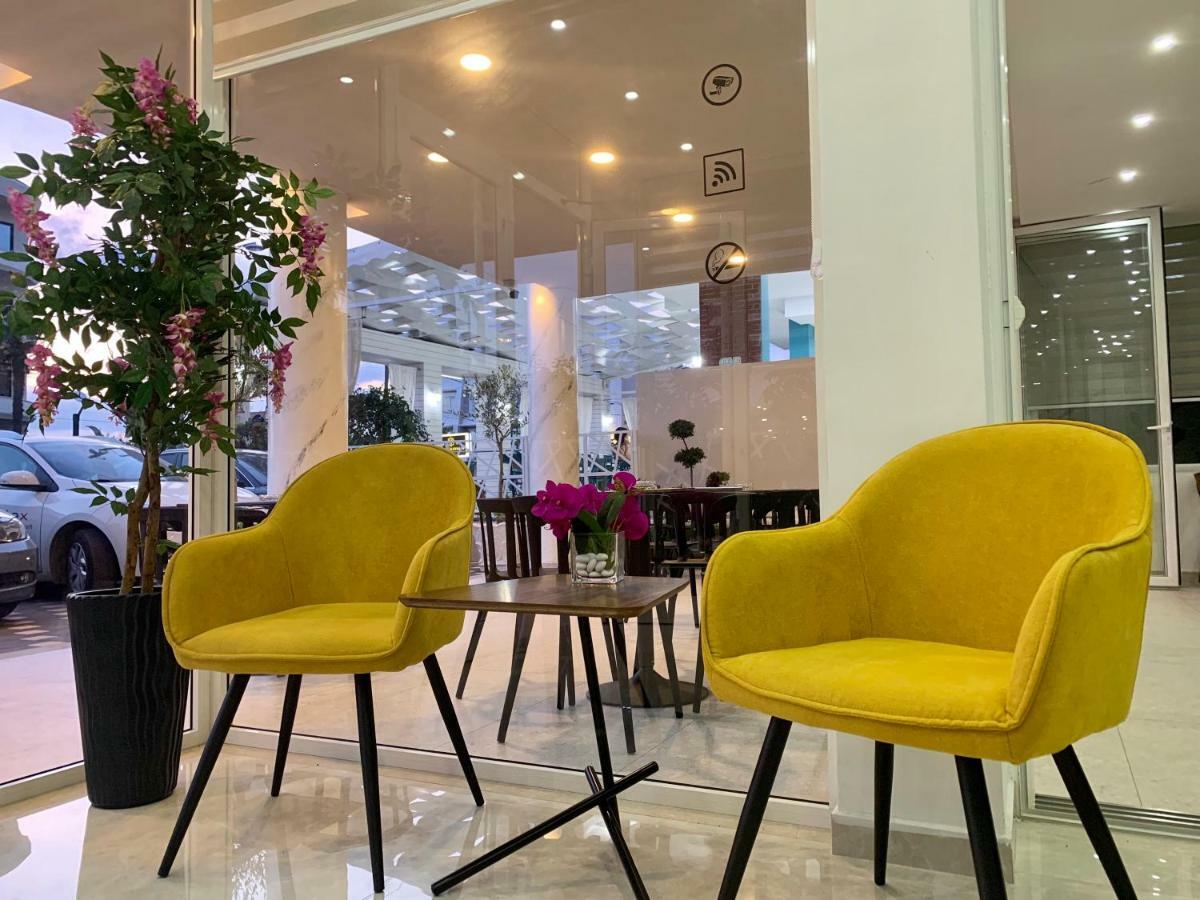 Julius Hotel Golem  Εξωτερικό φωτογραφία